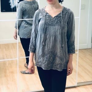 Women‘s grey boho tunic blouse